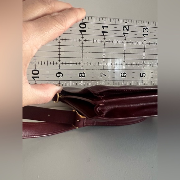 Cartier Bordeaux Must Line Shoulder Bag with adjustable strap - Picture 4 of 11